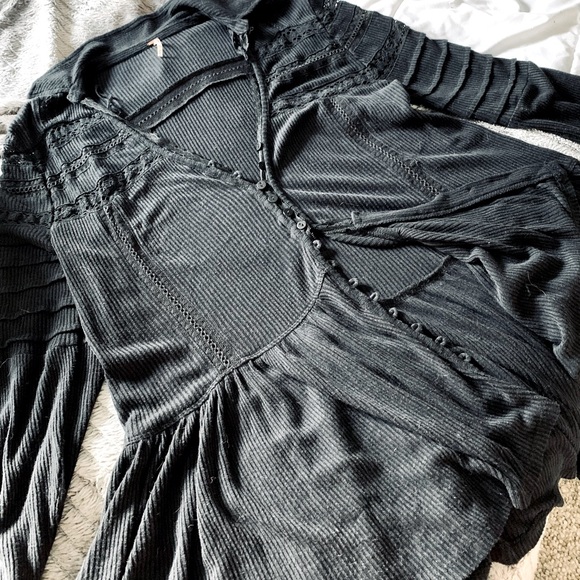 Free People Tops - ✨Free People✨ black light weight sweater